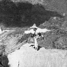 Ramon Medina sulla cascata